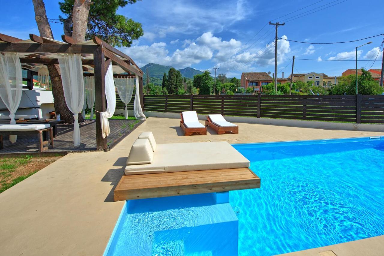 Beach Villa Christina By Posarellivillas أخارافي المظهر الخارجي الصورة